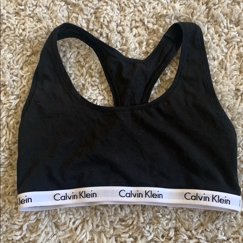 Sports Bra, padding didn't come with it.